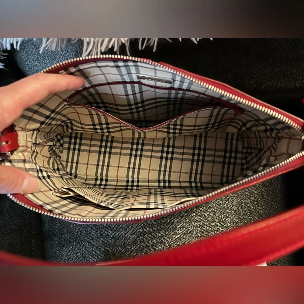 SOLD Authentic Burberry handbag in beautiful condition. - Picture 9 of 12